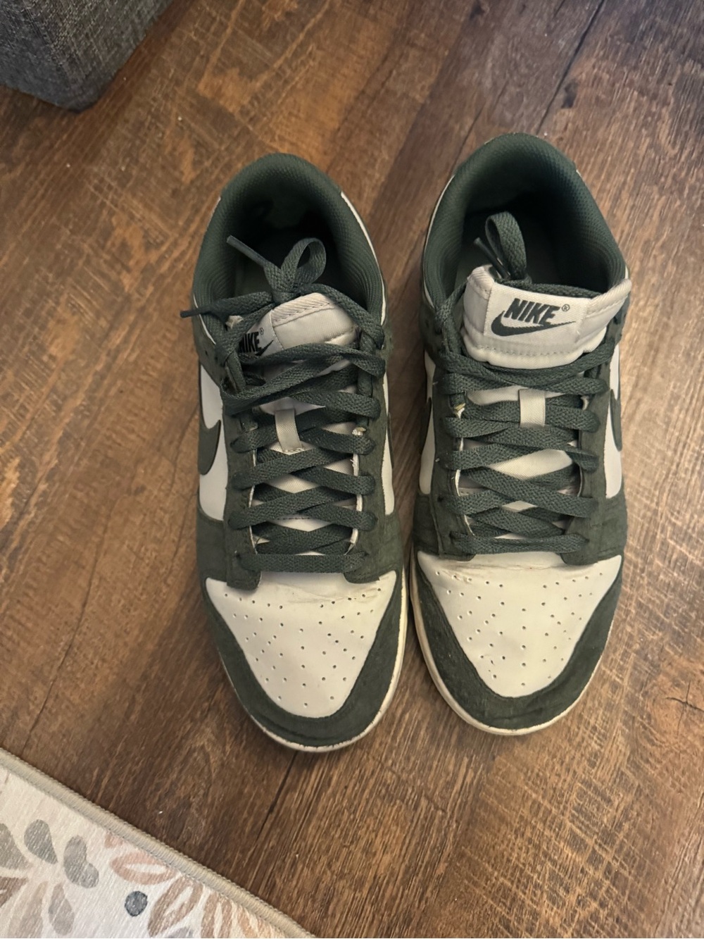 Nike Women’s Dunks Green/Grey very lightly used Women’s 9.5